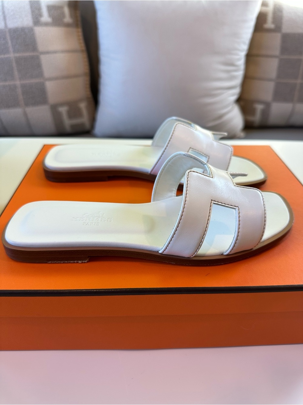 Hermes White Oran Sandals Size 35 - Picture 8 of 14